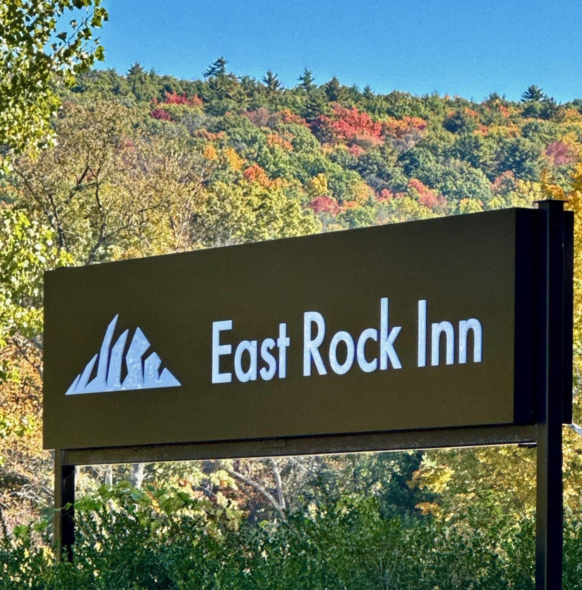 East Rock Inn Ґрейт-Баррінґтон Екстер'єр фото